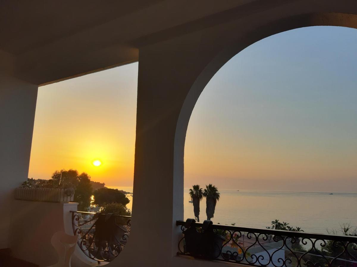 B&B Sea Terrace Aci Castello Kültér fotó